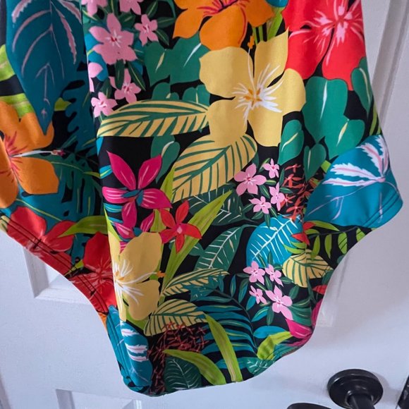 New Ellen Tracy Green Floral Swimsuit Size 8 - Picture 6 of 12